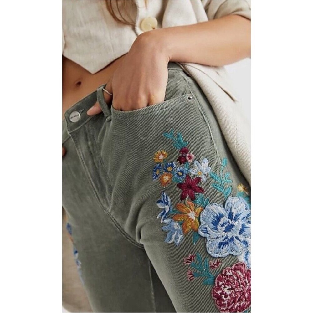 Free People x Driftwood Farrah
Embroidered Cord Flare Jeans Sz 28 - Picture 4 of 10